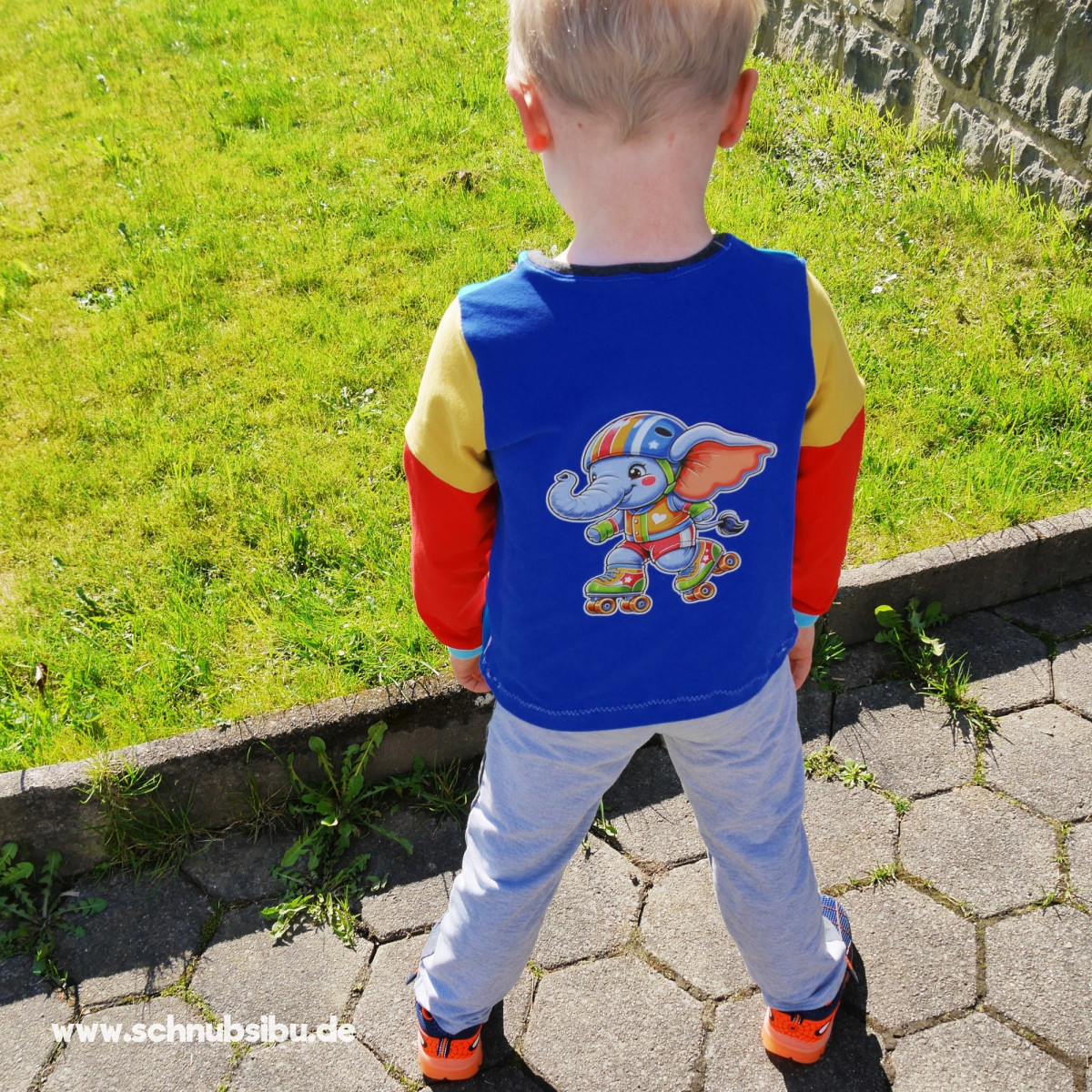 Bügelbild Elefant auf Rollschuhen